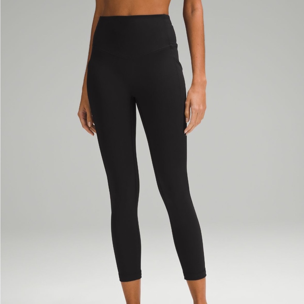 🍋Lululemon All The Right Places crop